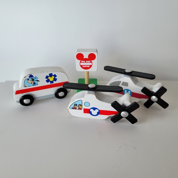 Melissa and Doug Hospital Disney Emergency Play Set Pieces - Picture 6 of 6